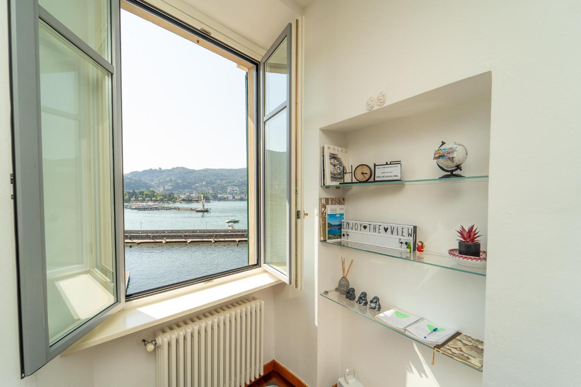 Appartamento Esclusivo Fronte Lago, In Centro A Como Con Garage 外观 照片