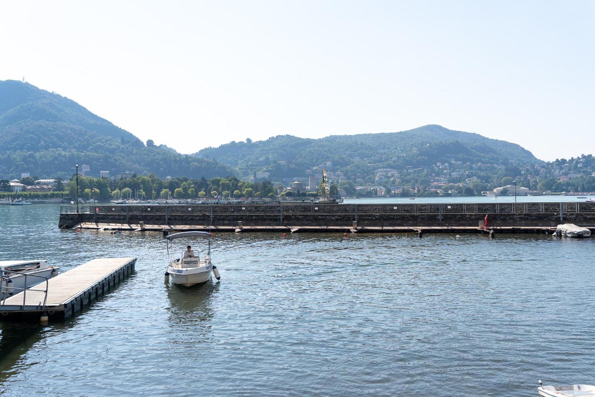Appartamento Esclusivo Fronte Lago, In Centro A Como Con Garage 外观 照片
