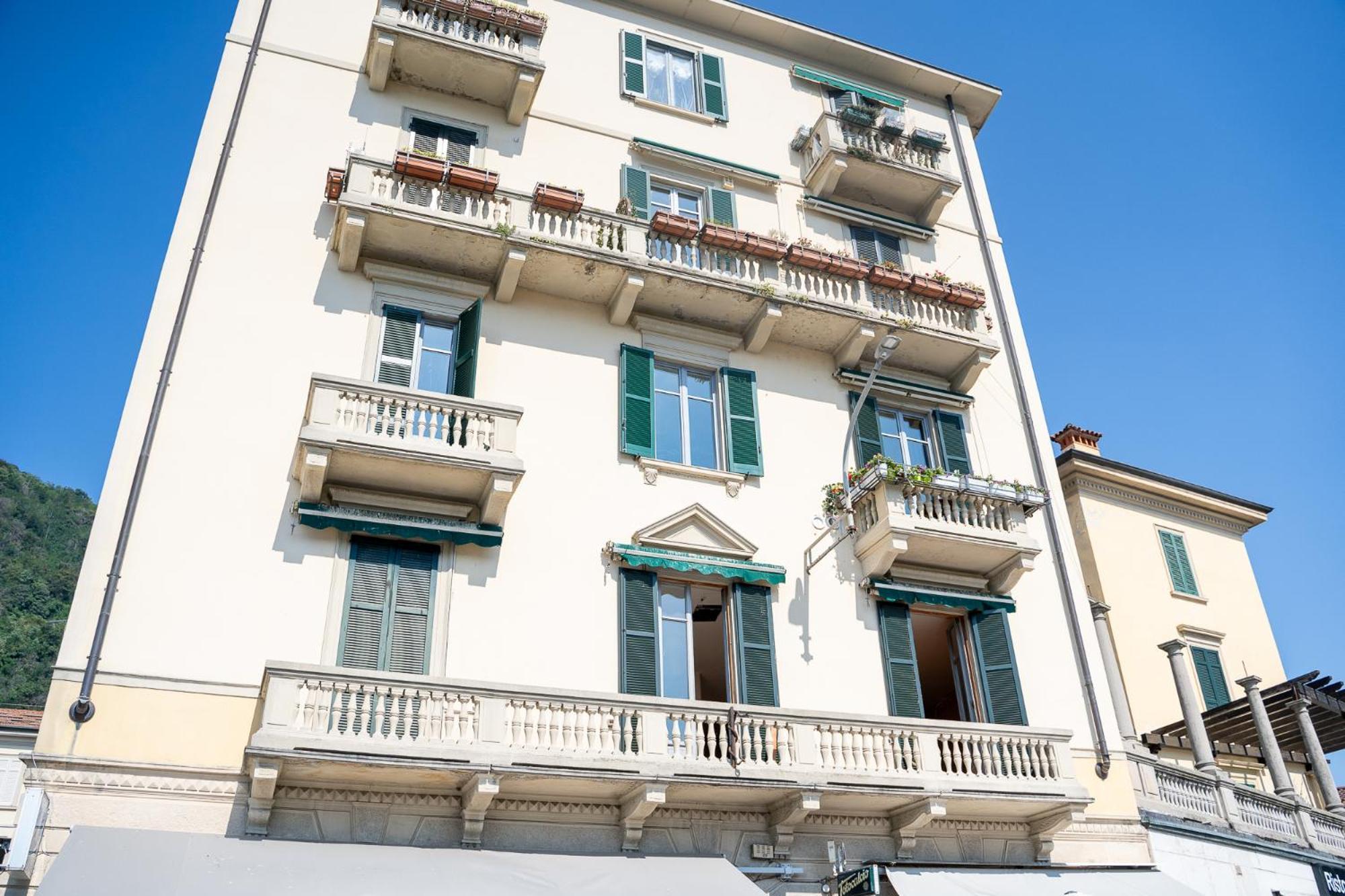 Appartamento Esclusivo Fronte Lago, In Centro A Como Con Garage 外观 照片