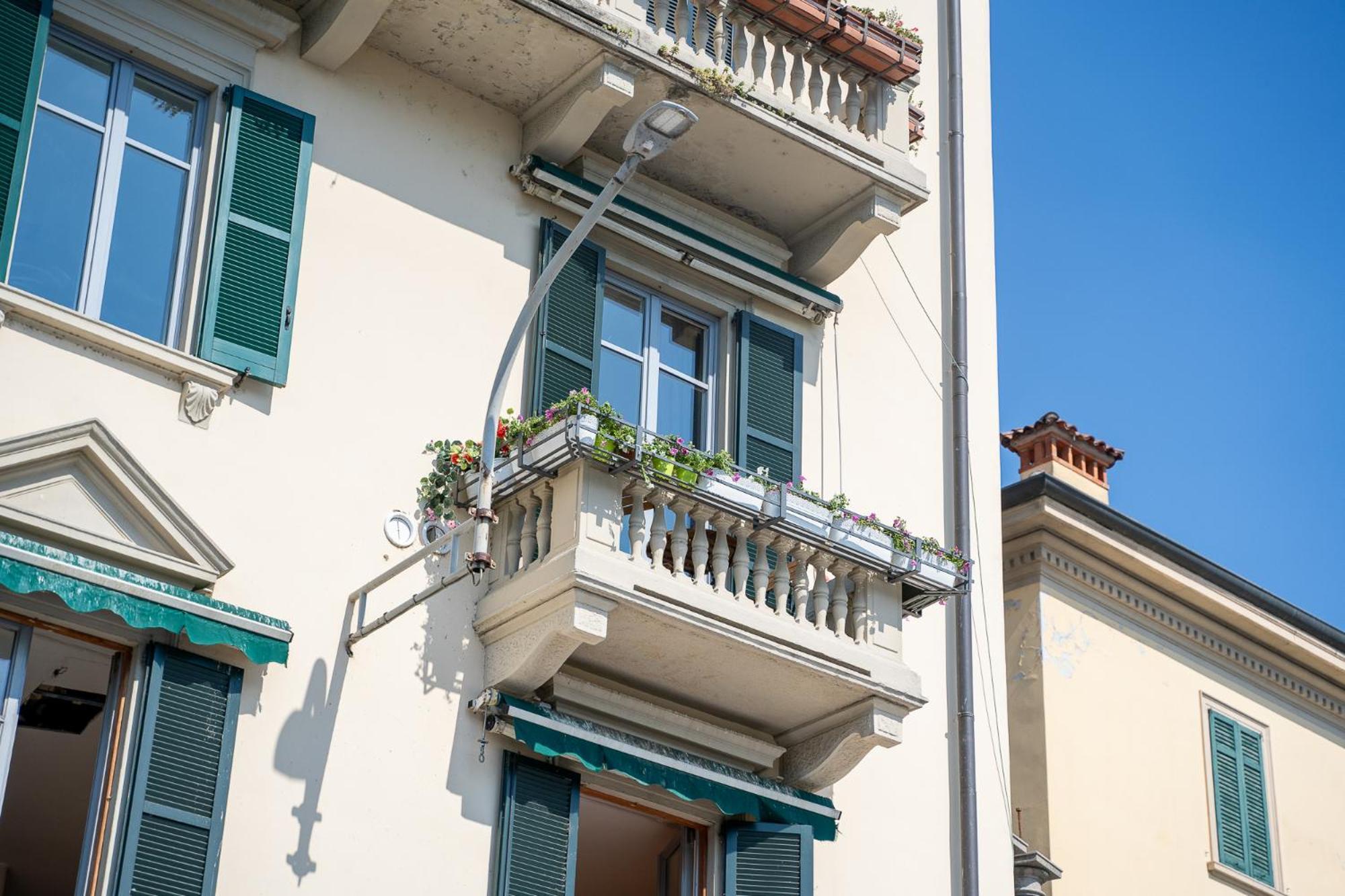 Appartamento Esclusivo Fronte Lago, In Centro A Como Con Garage 外观 照片