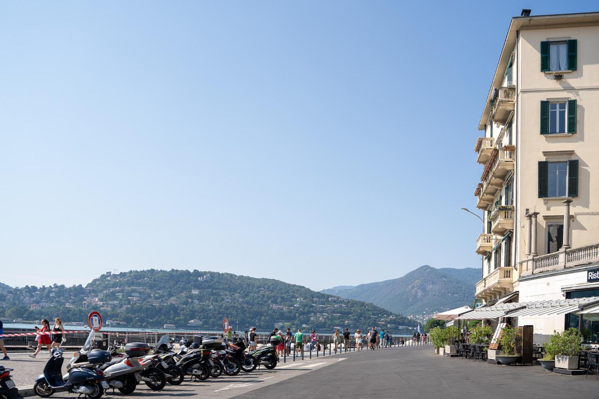 Appartamento Esclusivo Fronte Lago, In Centro A Como Con Garage 外观 照片