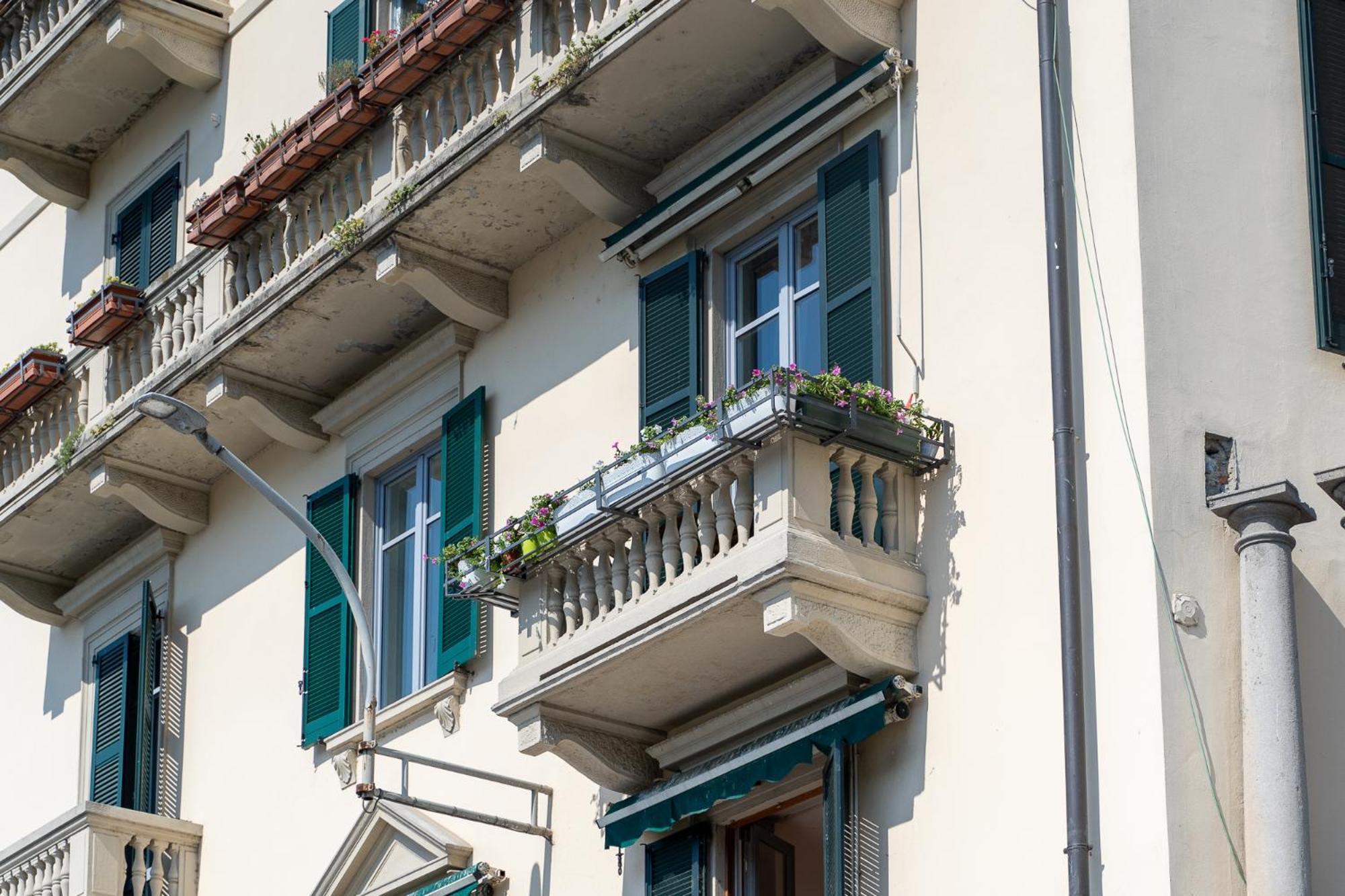 Appartamento Esclusivo Fronte Lago, In Centro A Como Con Garage 外观 照片