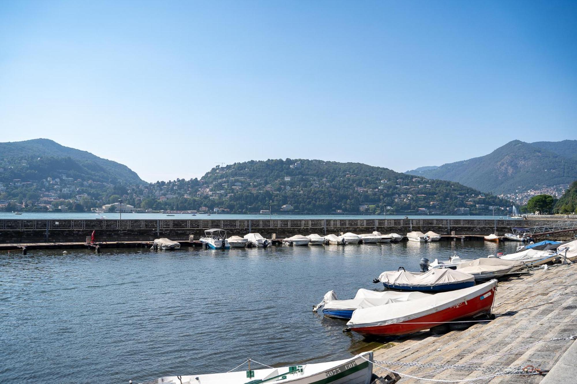 Appartamento Esclusivo Fronte Lago, In Centro A Como Con Garage 外观 照片